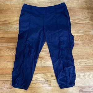 Lucy Light Ruched Navy Active Crop Pants Size L